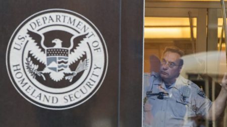 Trump elige a Chad Wolf como el próximo secretario interino del DHS