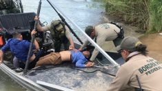 Patrulla fronteriza de EE.UU. salva niño salvadoreño que se ahogaba intentando cruzar Río Grande