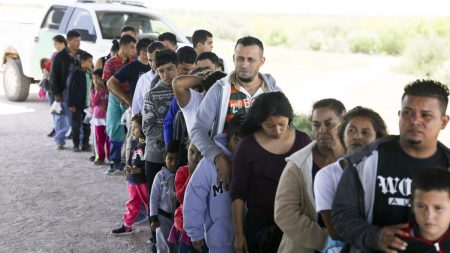 Estados Unidos presenta una nueva regla que restringe el asilo a solicitantes de Centroamérica
