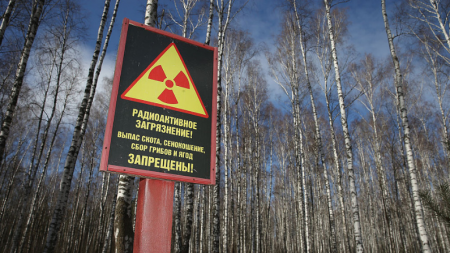 La enorme garra de hierro radiactiva oculta en el bosque de Chernóbil que nadie se atreve a tocar