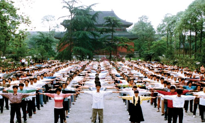 Practicantes de Falun Gong en Chengdu antes de la persecución de 1999