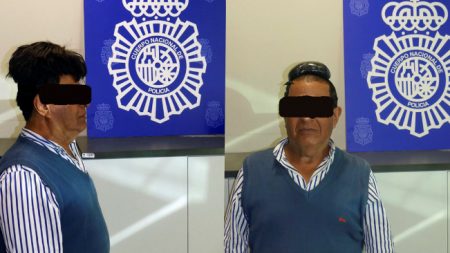 Detienen en aeropuerto español a colombiano que ocultaba cocaína bajo su peluquín
