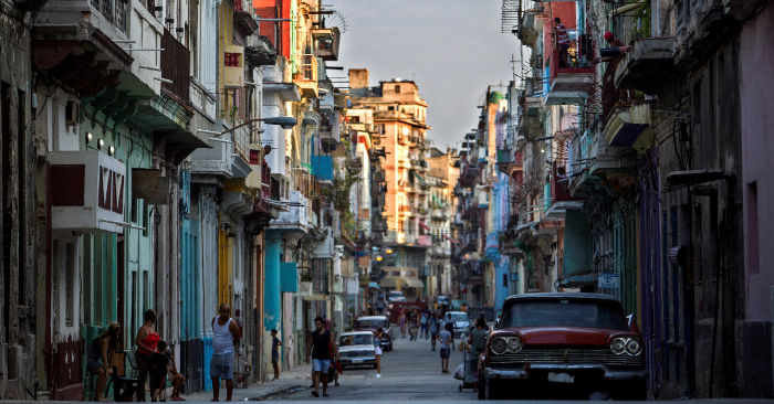 Vista de una de las calles de Centro Habana el 7 de julio de 2019, en La Habana (Cuba). EFE/ Yander Zamora.