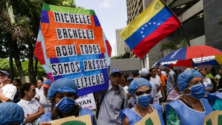 Venezuela libera a 22 presos políticos tras informe de Bachelet