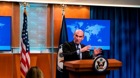 Elliott Abrams: Cuba es “el sistema nervioso central del régimen” de Maduro