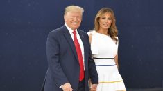 Melania Trump cautiva con vestido blanco a rayas en la celebración del 4 de julio