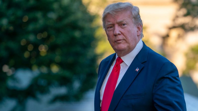 El presidente Donald Trump llega a la Casa Blanca después de pasar el fin de semana en la Cumbre del G20 y reunirse con Kim Jong Un, en la DMZ, el 30 de junio de 2019 en Washington, DC. (Tasos Katopodis/Getty Images)