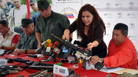 Está dispuesta a usar 45.000 presos para defender la dictadura de Maduro, afirma ministra penitenciaria