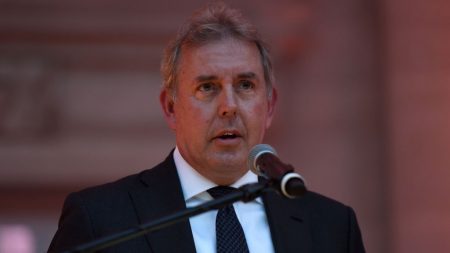 Embajador del Reino Unido en EE.UU. Kim Darroch renuncia tras criticar a Trump