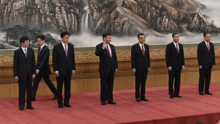 Funcionarios retirados sabotean la política exterior de Xi para prolongar al régimen del Partido Comunista