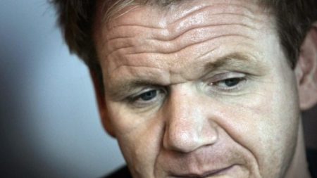 Critican al famoso chef Gordon Ramsay por una foto que publicó con su nuevo hijo