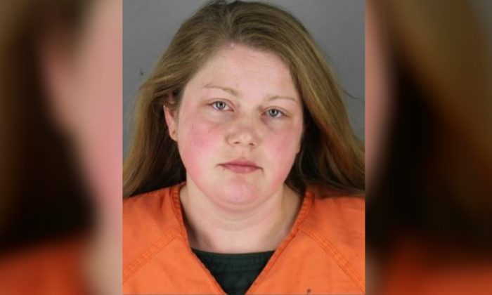 Rianna Marie Cameron, de 29 años, fue acusada de homicidio involuntario después de que una autopsia descubriera que su hija recién nacida murió por intoxicación en Minnesota el 30 de diciembre de 2018. (Departamento de Policía de Rogers)