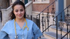 Joven argentina criada entre ovejas se gradúa de médica para «volver a los cerros» a atender a su gente
