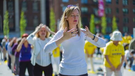 Periodistas de NBC distorsionan y calumnian a Falun Dafa para fortalecer el ataque a un medio rival