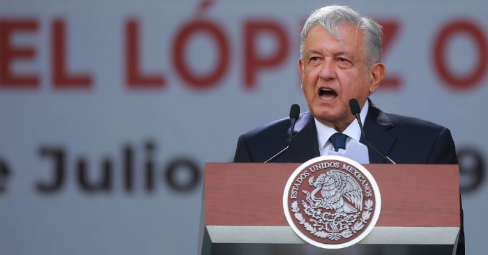 Andrés Manuel López Obrador habla durante una ceremonia para celebrar el primer aniversario de su administración en el Zócalo, el 1 de julio de 2019, en la Ciudad de México, México. (Manuel Velásquez/Getty Images)