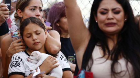 Madre de 3 niños muere protegiendo a su bebé de 2 meses en el tiroteo de Texas
