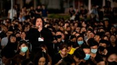 A pesar de las amenazas del Ejecutivo, miles de funcionarios se suman a las protestas en Hong Kong