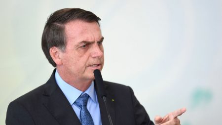 Bolsonaro critica a Fernández y a Kirchner por defender el aborto