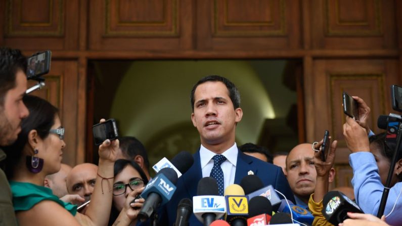 El presidente encargado de Venezuela, Juan Guaido, después de una sesión en la Asamblea Nacional en Caracas el 20 de agosto de 2019. (FEDERICO PARRA/AFP/Getty Images)
