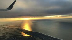 Piloto filma su propio rescate después que su avión cae al mar y dentro del agua lo pican las medusas