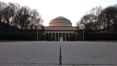 Dois educadores abandonam MIT diante de suas ligações com Jeffrey Epstein