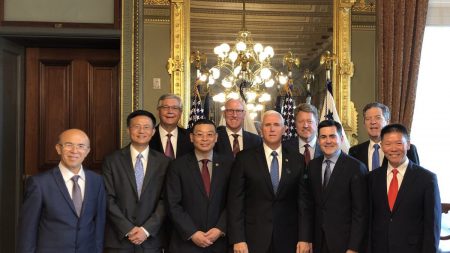 EE.UU.: Pence se reúne con representantes de grupos religiosos perseguidos en China