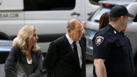 Após novas acusações de abusos, julgamento de Weinsten é adiado para janeiro