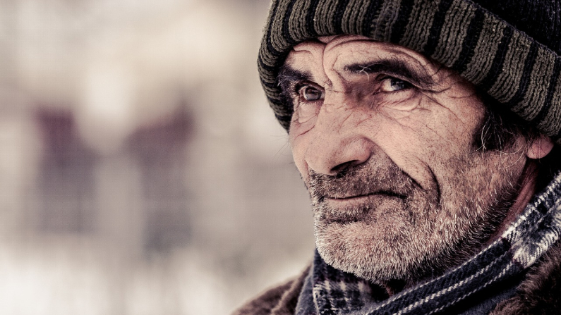 Imagen ilustrativa de un hombre anciano. (Mihai Paraschiv/Pixabay)