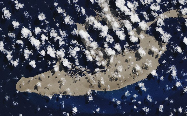 Isla de piedra pómez flotante cerca de Tonga ( Imagen de stélite de la NASA)