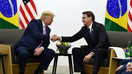 Trump afirma que Bolsonaro e o Brasil têm «apoio total e completo dos EUA» diante dos incêndios na Amazônia