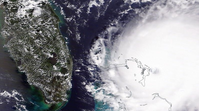 Una foto proporcionada por la NASA el 2 de septiembre de 2019 muestra al huracán Dorian sobre las Bahamas, el 1 de septiembre de 2019. EFE/EPA/NASA

