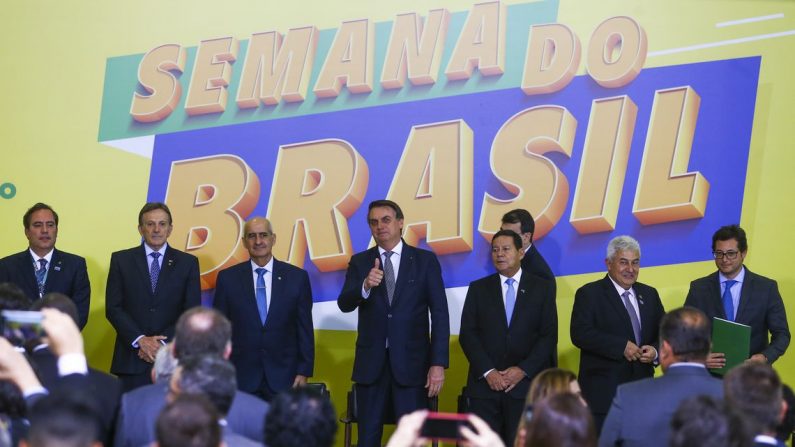 O presidente da República, Jair Bolsonaro, durante o Lançamento da Campanha Semana do Brasil (Valter Campanato/Agência Brasil)