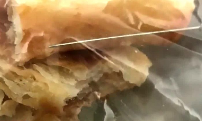 Una familia Dearborn quiere respuestas después de que su hija mordiera un pastel de hojaldre de manzana que compraron en Kroger y fue apuñalada con un alfiler largo y afilado. (WXYZ vía CNN)