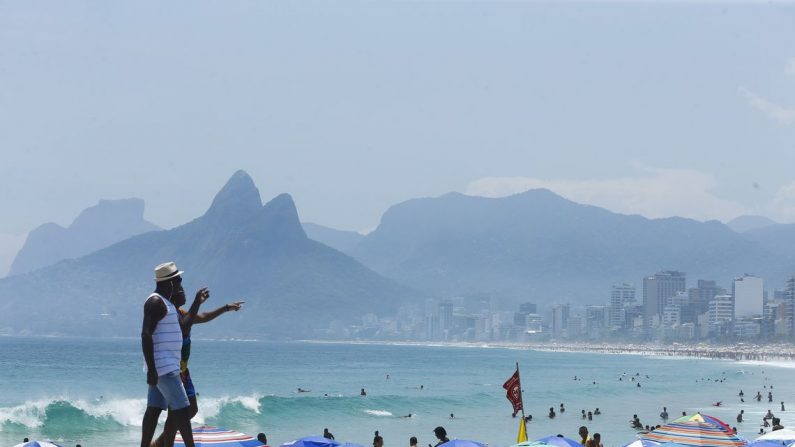 Cariocas e turistas lotam praias no primeiro fim de semana do verão (Tomaz Silva/Agência Brasil)