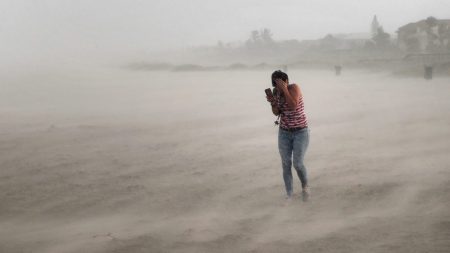 Se va formando la tormenta tropical Gabrielle, mientras Fernand toca tierra y Dorian va hacia el norte