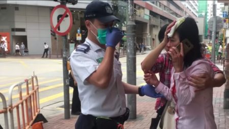 Legislador e adepta do Falun Gong são agredidos por máfia em Hong Kong