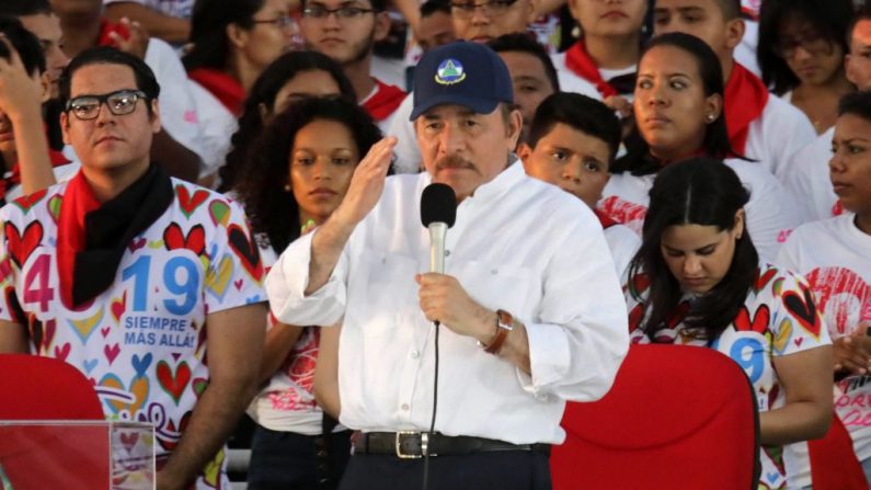 El mandatario nicaragüense Daniel Ortega habla durante la conmemoración del 40 aniversario de la Revolución Sandinista en la plaza "La Fe" de Managua el 19 de julio de 2019. (INTI OCON/AFP/Getty Images)
