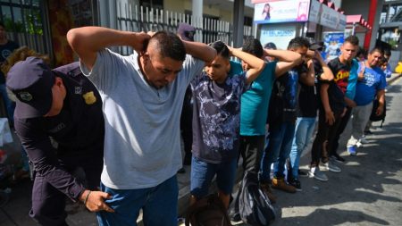 El Salvador levanta estado de emergencia en cárceles tras baja de homicidios