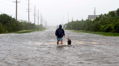 La tormenta tropical Fay tocará tierra en Estados Unidos en las próximas horas