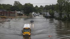 Valiente estudiante en Texas salva a mujer y bebé atrapados en las inundaciones por tormenta Imelda