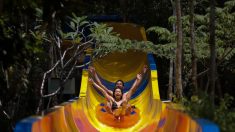 Parque de Malasia presenta una atracción récord, un tobogán acuático de 1 km que atraviesa la jungla