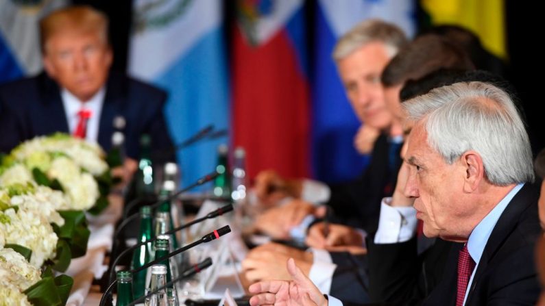 Sebastián Piñera (der), presidente de Chile, habla durante una reunión multilateral sobre Venezuela en Nueva York, el 25 de septiembre de 2019, al margen de la Asamblea General de las Naciones Unidas. (SAUL LOEB/AFP/Getty Images)