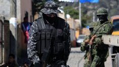 Grupos armados mexicanos abandonan a menor de 15 años con las manos cortadas y un mensaje en el cuerpo