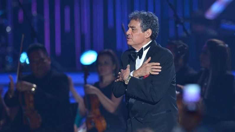José José en el escenario de los Billboard Latin Music Awards 2013 en el Bank United Center el 25 de abril de 2013 en Miami, Florida. (Foto de Rodrigo Varela/Getty Images)