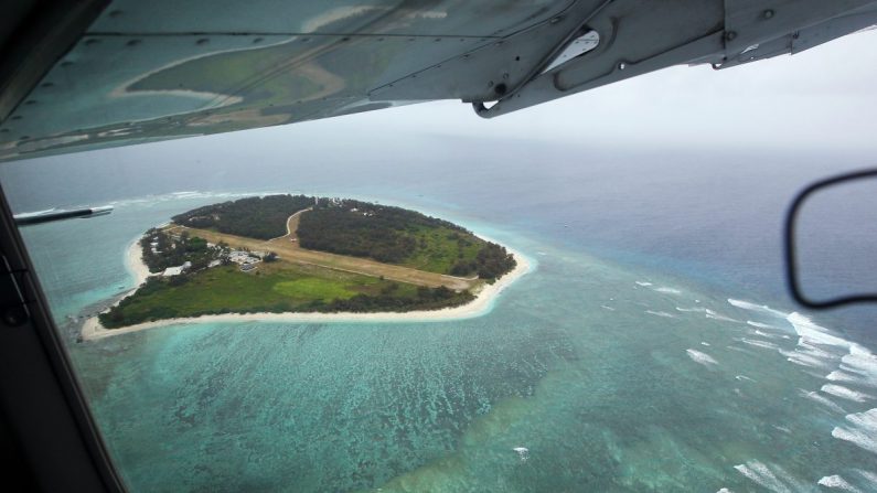 Una vista aérea de Lady Elliot Island, Australia, vista desde la ventana del avión el 15 de enero de 2012. La isla es el cayo coralino más meridional de la Gran Barrera de Coral. (Mark Kolbe/Getty Images)