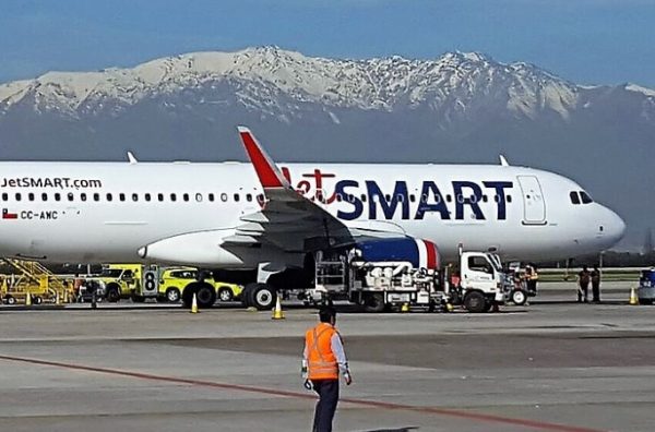 Um JetSmart Airbus A320-232 no Aeroporto Internacional de Santiago, Chile, em 21 de agosto de 2017(Sky KoreSCL /Wikipedia)