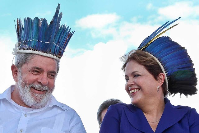 Ex-presidente Dilma Rousseff participa da cerimônia de inauguração da ponte sobre o Rio Negro, Manaus, Amazonas, 24 de outubro de 2011  (Foto de Roberto Stuckert Filho/PR - Dilma Rousseff - Flickr)