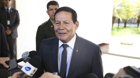 ‘É o presidente que decide’, diz Mourão sobre novo imposto