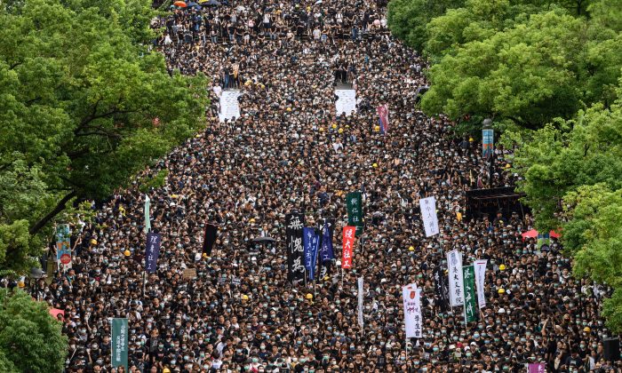 Estudantes participam de um comício de boicote à escola em oposição a um controverso projeto de extradição, na Universidade Chinesa de Hong Kong, em 2 de setembro de 2019. Os protestos se transformaram em um apelo mais amplo por direitos democráticos nas eleições da cidade (PHILIP FONG / AFP / Getty Images) 