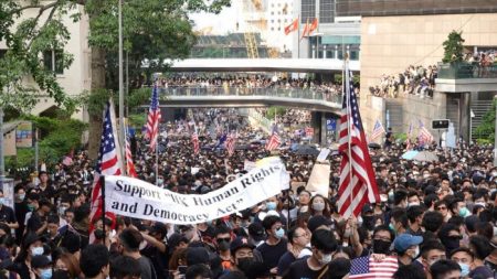 Manifestantes en Hong Kong piden a Trump que los «libere»